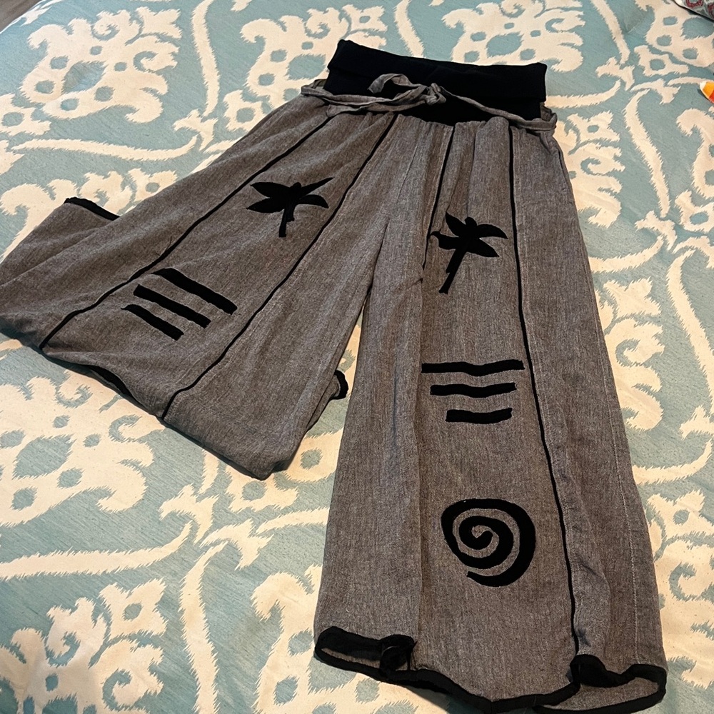 Dragonfly Gray Wide-Leg Pants with Black Patterns